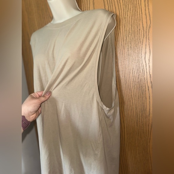 Men’s/ UNISEX Lululemon Tan Loose Fit Tank Top GUC - Picture 3 of 11